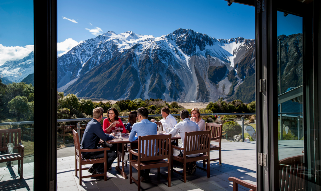 1250x745_New_Zealand_South_Island_Mount_Cook_friends_table_view